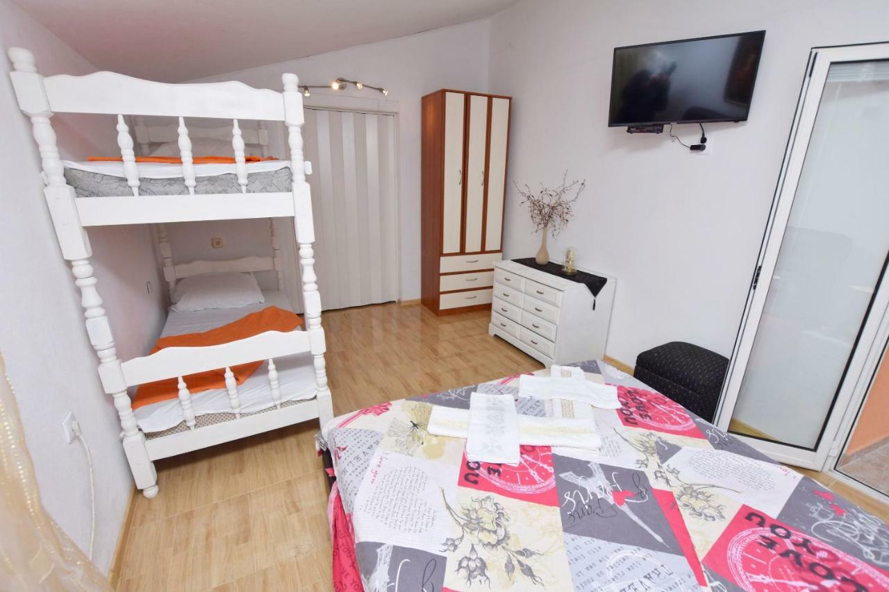 Apartments Siljak Petrovac Екстериор снимка